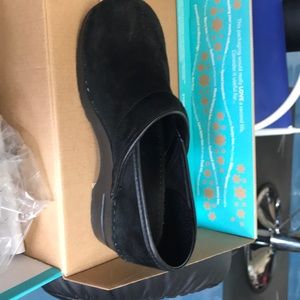 Dansko women’s black suede nursing shoes